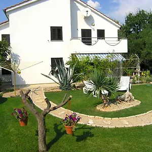 apartmani-dolencic.primorje-gorskikotar.com/