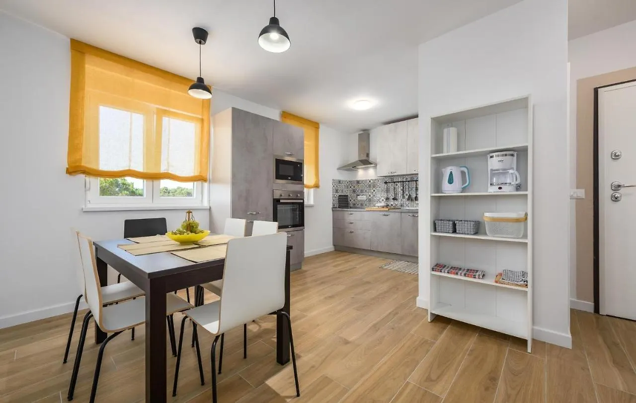 Apartmani Lucija Poreč 0*,